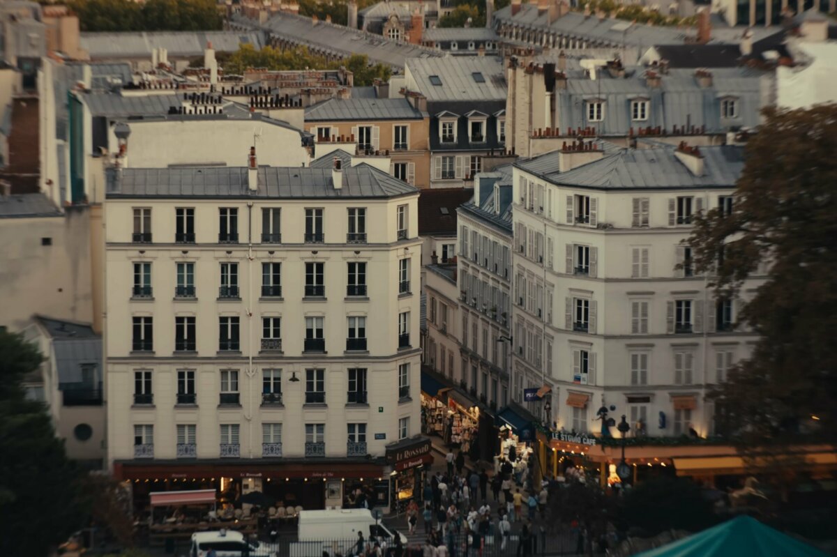 Parisian rooftops and Haussmann buildings at golden hour – Valorant Champions Paris