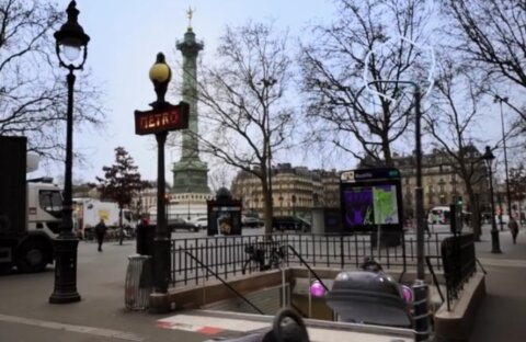 Production of the shoot for Nike, on a mythical square in Paris.