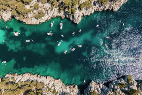 Aerial view of a turquoise calanque near Marseille – shooting locations in the South of France