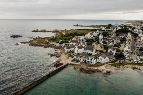 Aerial view of a seaside town and jetty – shooting locations on the west coast of France