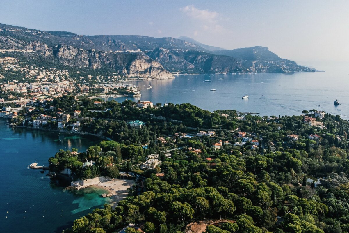 Aerial view of the French Riviera coastline – shooting locations in the South of France